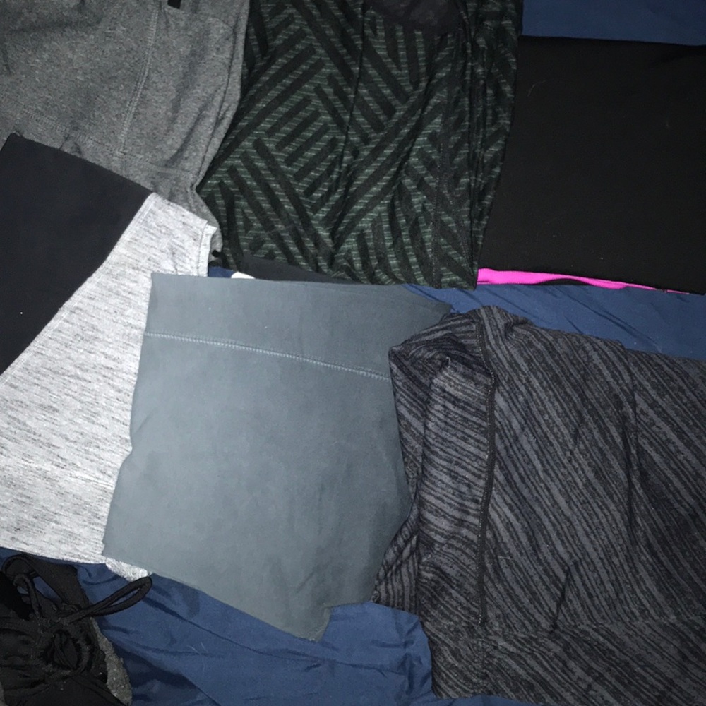 I’m selling 6 pairs of leggings